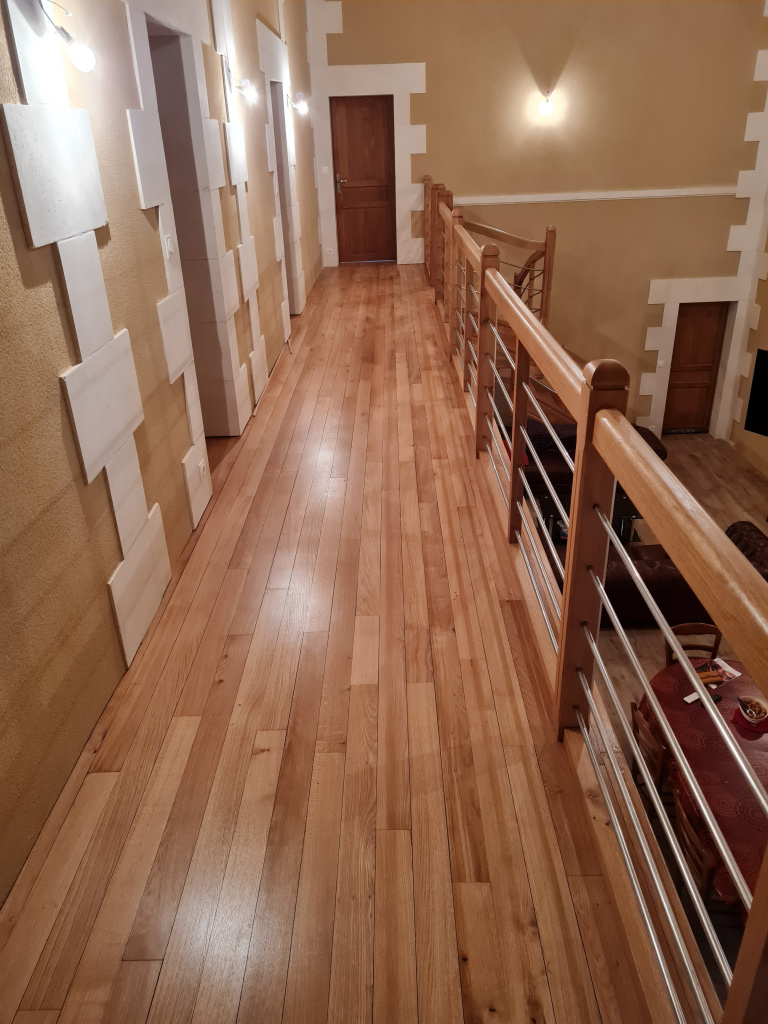 PARQUET couloir vitrifié